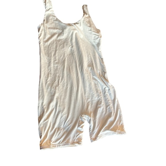 Poshdivah maternity romper size large cream colored, nwt - Picture 2 of 4